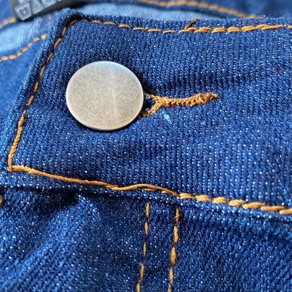 Nice jean skirt. Plus size 20. No brand. Has fancy pockets. Please look at pic. - Picture 8 of 9